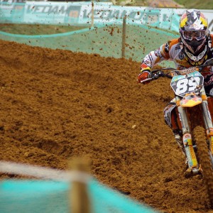 爱游戏在线登录-体育锋线射手荣获月度最佳球员，锋线球员选鞋要注意什么