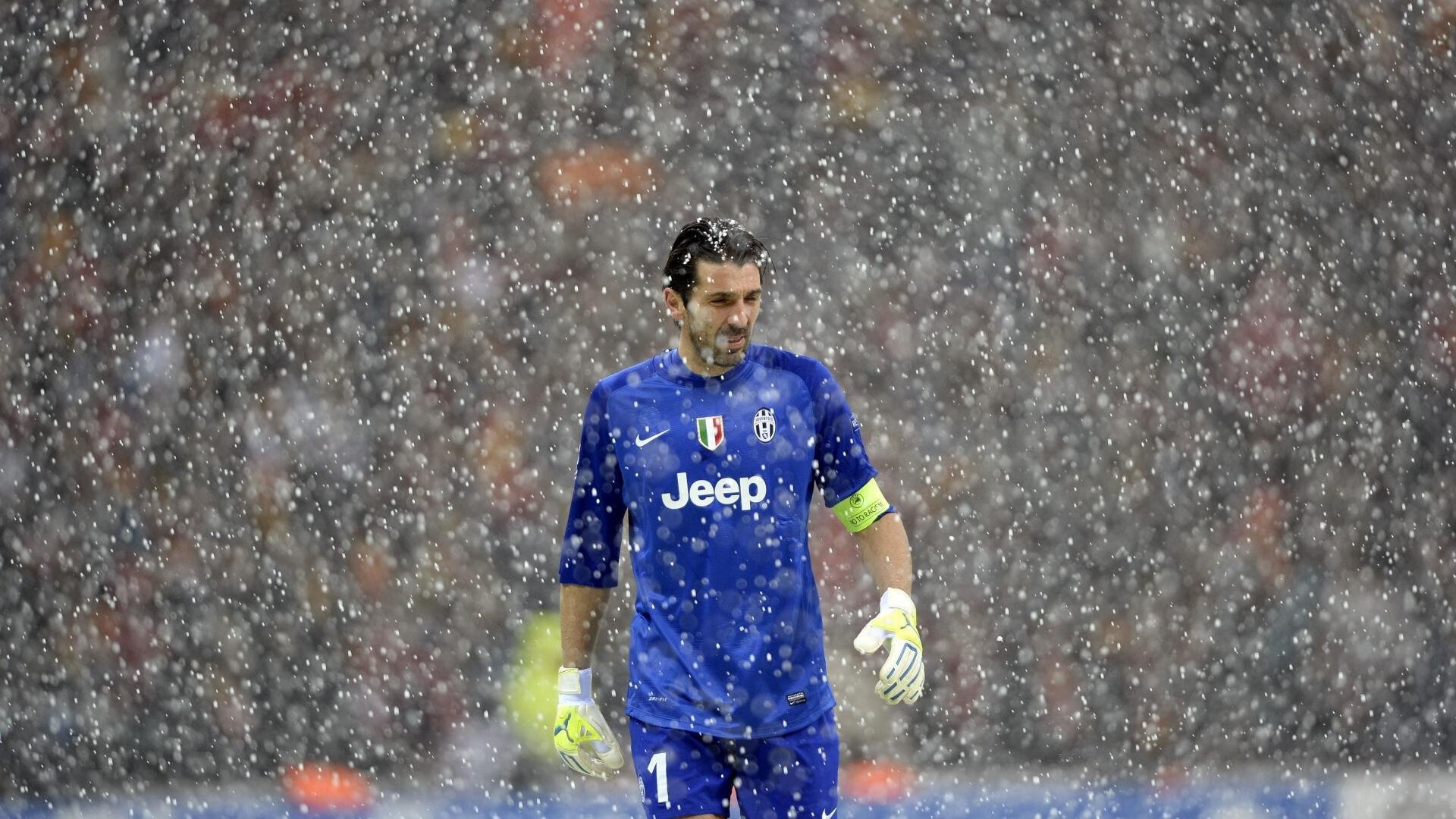 “万众瞩目的季后赛首轮大战,冠军悬念再升级”,季后赛首轮几场